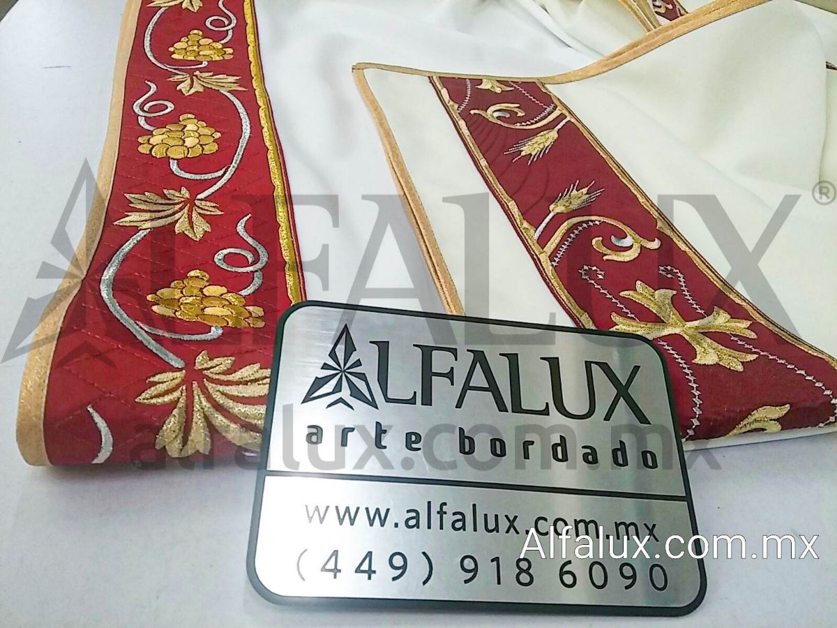 03 UVAS Capa Paño RojoQuem63